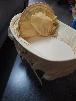 Moisés para bebé color crema