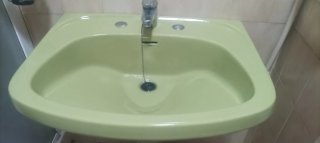 Lavabo de cerámica verde
