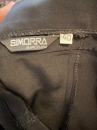 Vestito nero Simorra con bottoni dorati