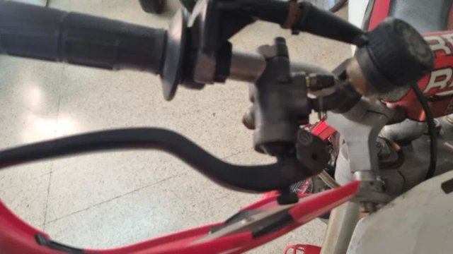 9 HONDA CRF 450 SUPERMOTARD 2005