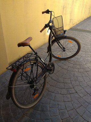Bicicleta Urbana Moma 28 " Negra, 21 velocidades