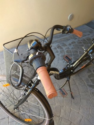 Bicicleta Urbana Moma 28 " Negra, 21 velocidades