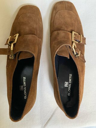Zapatos Gloria Ortiz ante marrón hebilla