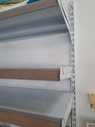 Estanterías comerciales metálicas