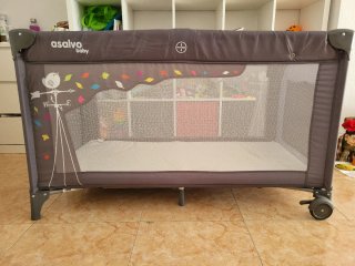 Cuna de viaje Veleta, con accesorios sin usar