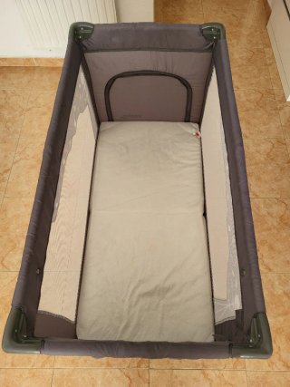 Cuna de viaje Veleta, con accesorios sin usar