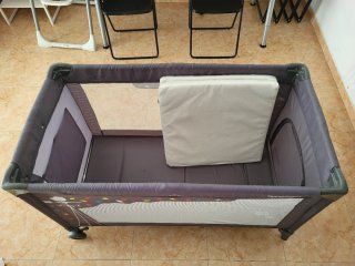 Cuna de viaje Veleta, con accesorios sin usar