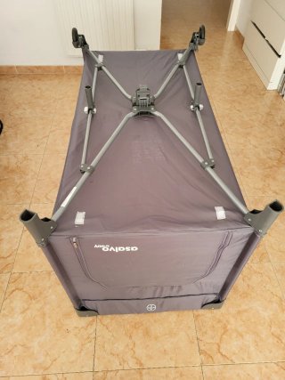 Cuna de viaje Veleta, con accesorios sin usar