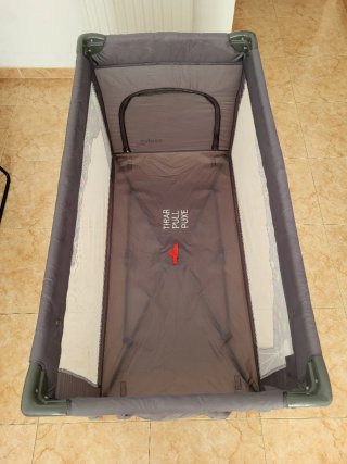 Cuna de viaje Veleta, con accesorios sin usar