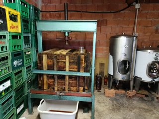 Llagar de sidra con bandeja inox