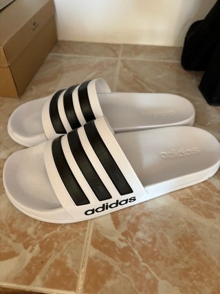 Chanclas Adidas Originales Blancas y Negras