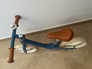 Kinderkraft FLY PLUS Bicicleta sin Pedales Ligera