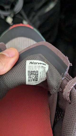NNormal Tomir 2.0 NN Talla 41 1/3 (2 usos)