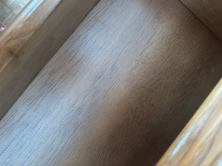 Cómoda y mesita de madera maciza