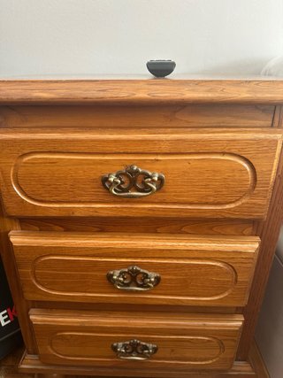 Cómoda y mesita de madera maciza