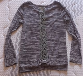 Jersey gris con letras Holly