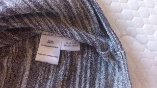 Jersey gris con letras Holly