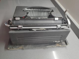 Máquina de escribir Hispano Olivetti Studio 46
