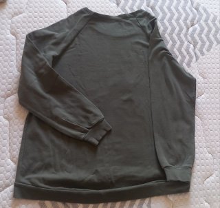 Sudadera verde con estrella