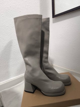 Botas grises de tacón