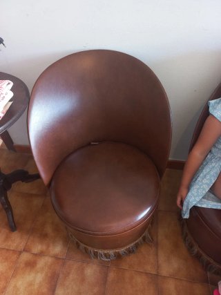 Lote 2 sillones con arcón
