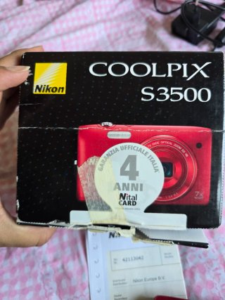 Nikon Coolpix S3500 Rossa - Fotocamera Digitale