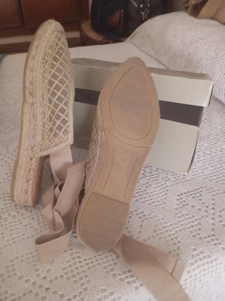 Alpargatas beige con lazo