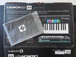 Novation Launchkey 25 MK2 Controlador MIDI USB