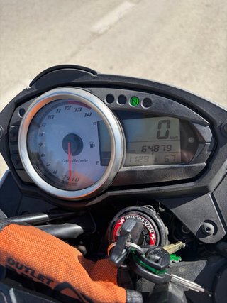 Kawasaki Z750 2010 Naked Blanca y Negra