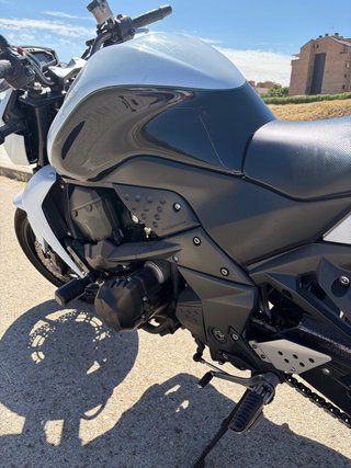 Kawasaki Z750 2010 Naked Blanca y Negra