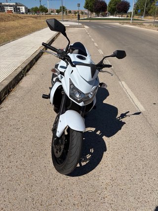 Kawasaki Z750 2010 Naked Blanca y Negra