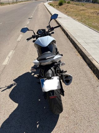 Kawasaki Z750 2010 Naked Blanca y Negra