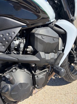 Kawasaki Z750 2010 Naked Blanca y Negra