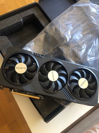 Gigabyte Radeon RX 7700 XT GAMING OC 12G