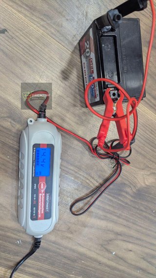 Dino - Cargador de batería con comprobador de batería