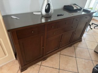 Aparador madera maciza con cristal