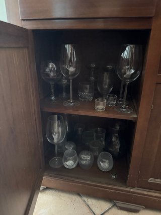 Aparador madera maciza con cristal