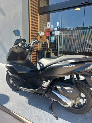 Honda PCX 125 Negra/Gris Automática