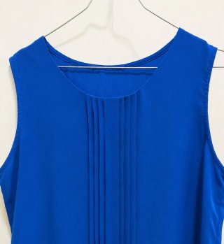 Camisa o blusa fluida sin mangas azul real