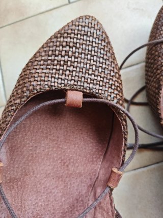 Zapatos planos de cuero trenzado y cordones