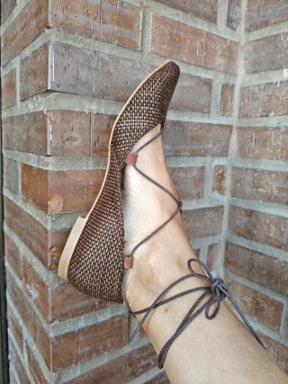 Zapatos planos de cuero trenzado y cordones