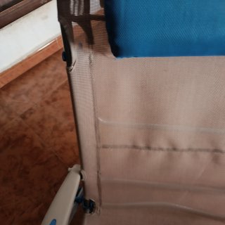 Silla de playa plegable beige y azul