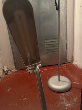 Lámpara de escritorio plateada