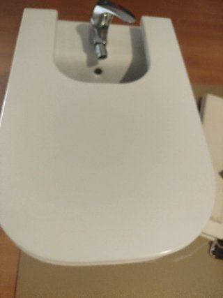 Lavabo y bidet completos con grifos