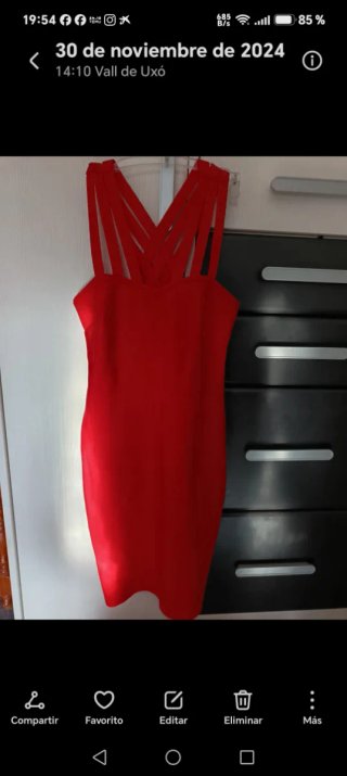 Vestido Rojo con Tirantes Cruzados. Queda precioso