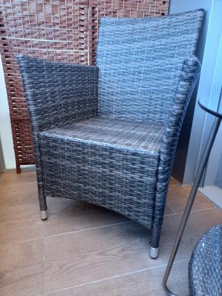 Sillones y mesa jardin y terraza