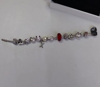 Pulsera Pandora con charms Pandora.