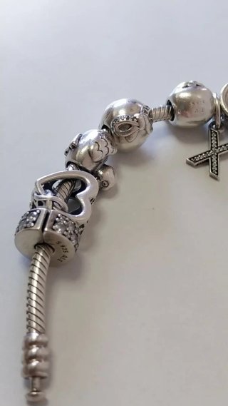 Pulsera Pandora con charms Pandora.