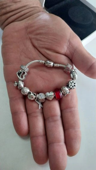 Pulsera Pandora con charms Pandora.