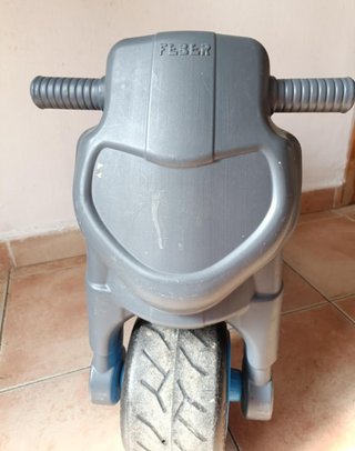 Moto correpasillos Feber Famosa Roja Infantil